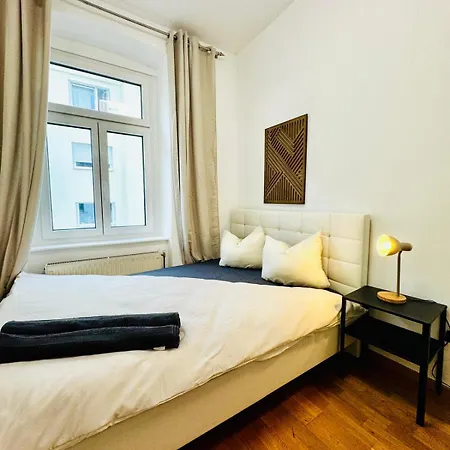 Stylish 4Br Shared Apt -10 Min Transport To Stadthalle Vienna Exterior photo