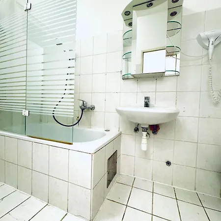 Stylish 4Br Shared Apt -10 Min Transport To Stadthalle Vienna Exterior photo