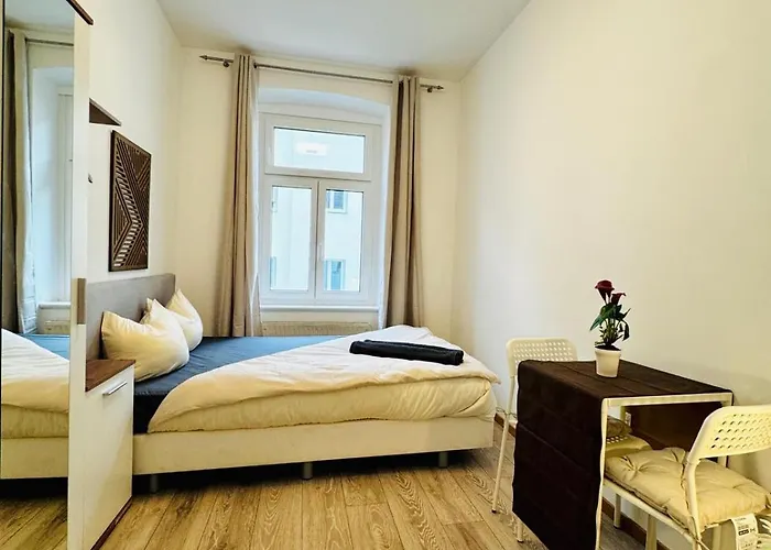 Stylish 4Br Shared Apt -10 Min Transport To Stadthalle